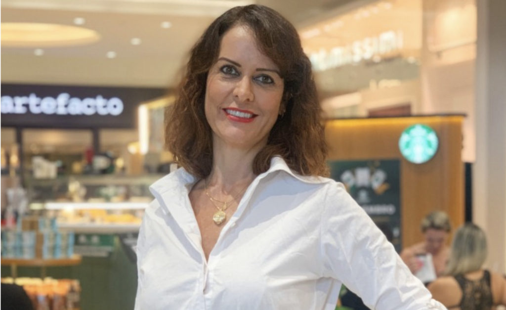 Monique Campos, diretora de marketing e relacionamento da Almeida Junior. Foto: Divulgação